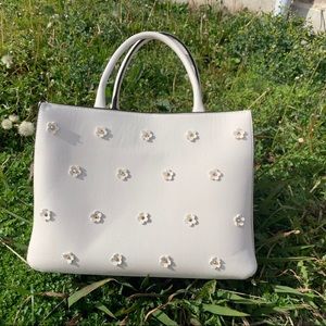 Beautiful White Daisy Tote